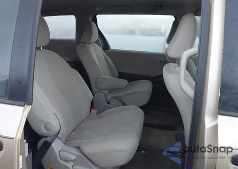 2012 Toyota Sienna Base 7 Passenger z USA, uszkodzony, nr VIN 5TDKA3DC0CS012176